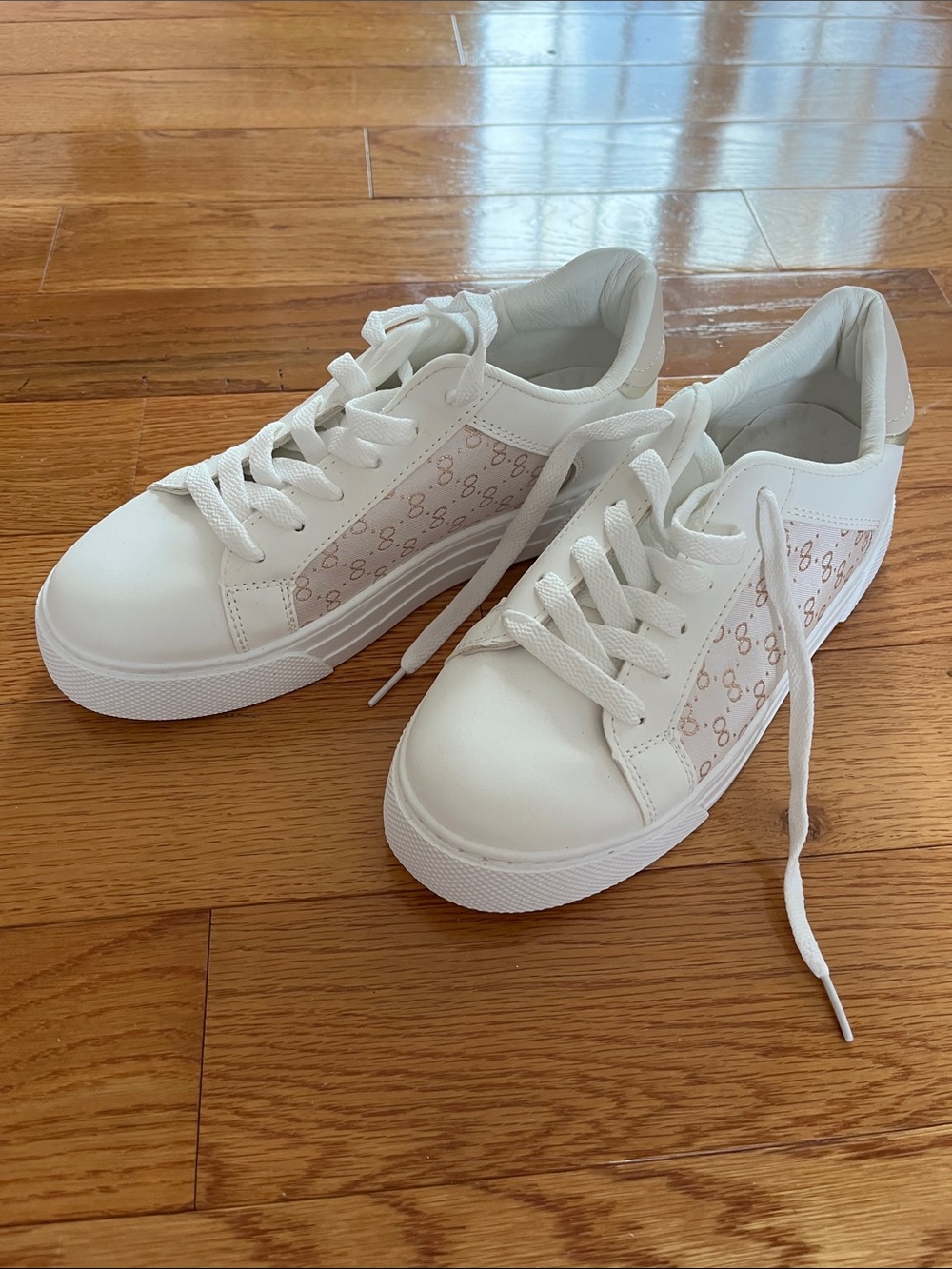 White Women's Low-Top Lace-Up Fashion Sneakers
